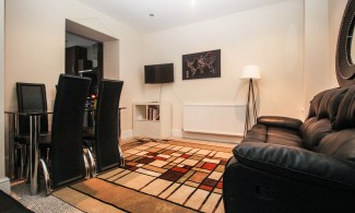 Clean_Safe_Hyde_Park_Apartment_London_Livingroom2_timetostay.JPG-325x195