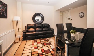 Clean_Safe_Hyde_Park_Apartment_London_Livingroom_timetostay-325x195